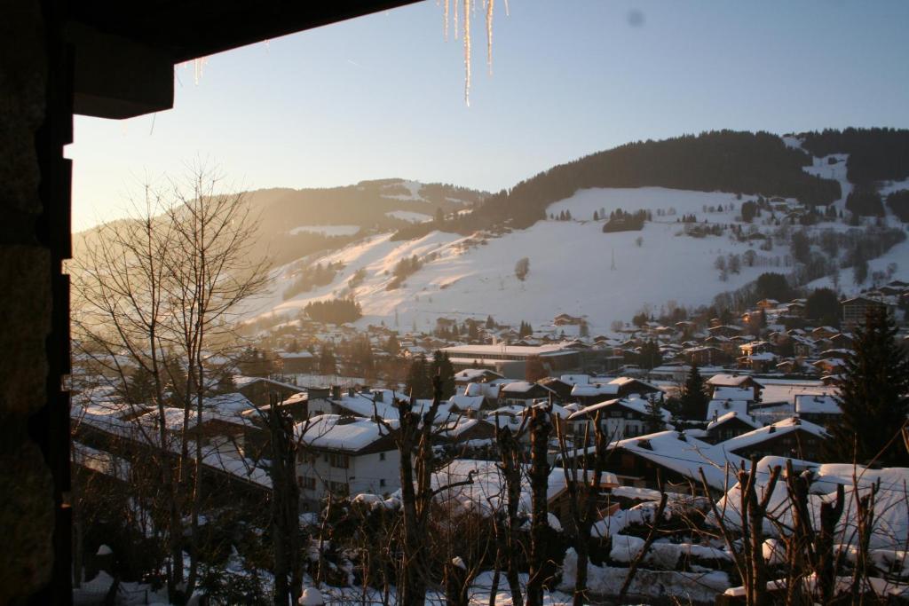 Chalet In Megeve Bed & Breakfast Room photo
