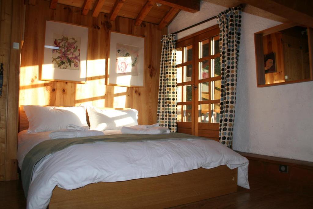 Chalet In Megeve Bed & Breakfast Room photo