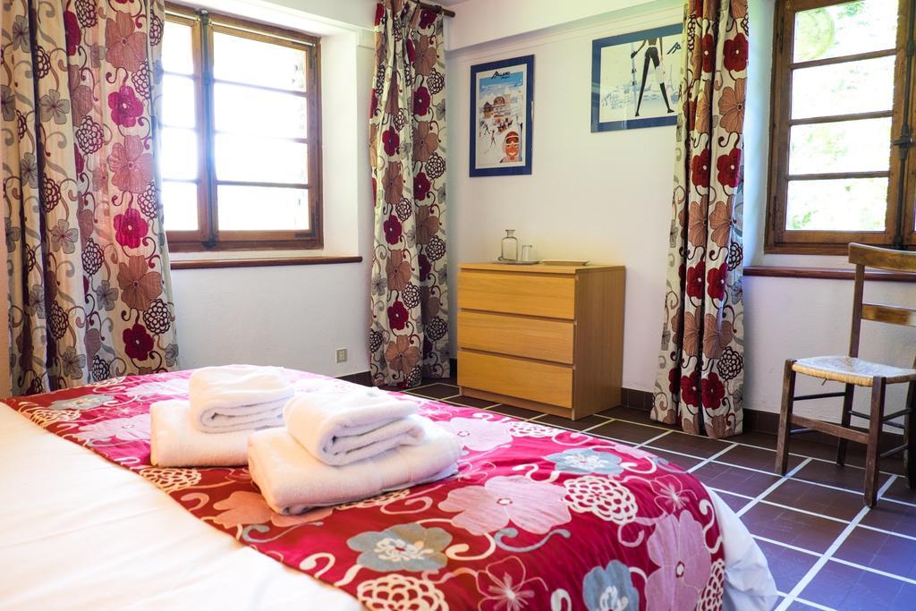 Chalet In Megeve Bed & Breakfast Room photo